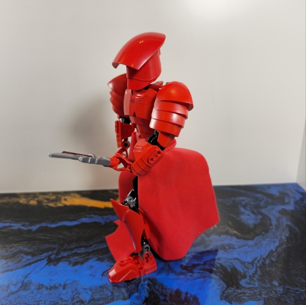 Lego buildable 10" figure Elite Praetorian Guard - Picture 5 of 5